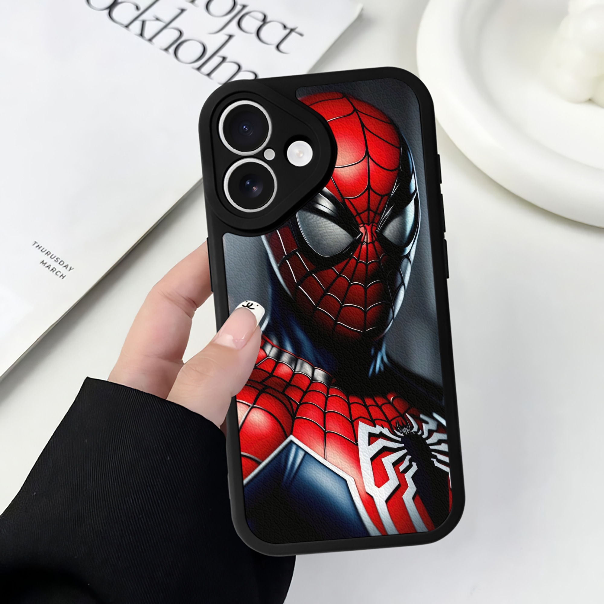 Spider Man スパイダーマン 【iPhone 16シリーズ対応】シリコンスマホケース（レザー調） 材質：シリコン